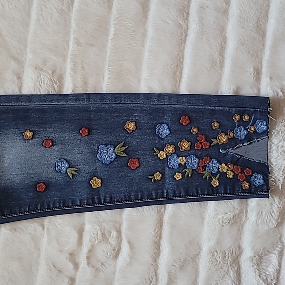 Ultimate Butt Lift Denim - Picture 3 of 12